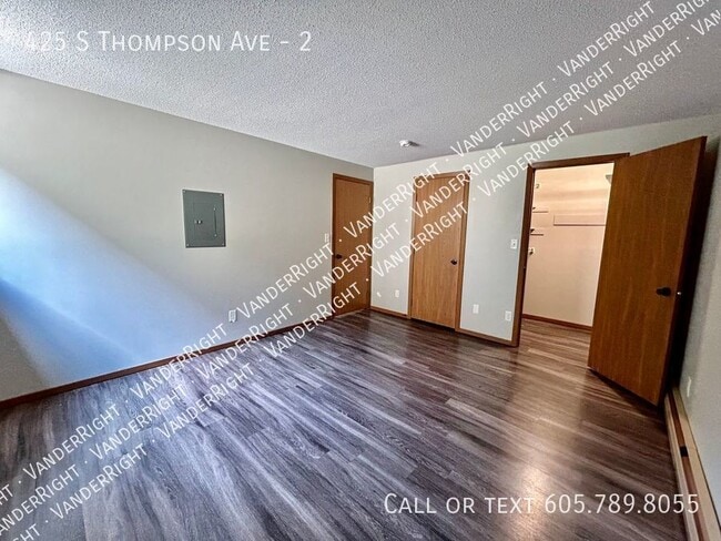 Building Photo - 425 S Thompson Ave