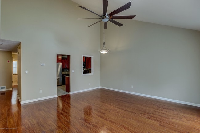 Building Photo - 92 Tulip Ln