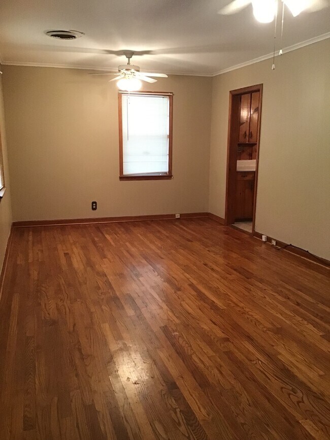 Building Photo - 1124 Hatchie St