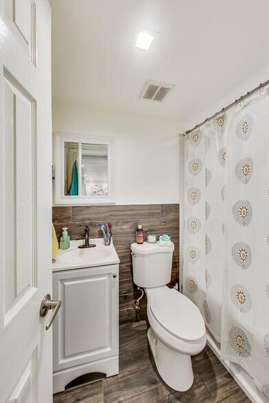 Building Photo - 1039 N Lawndale Ave