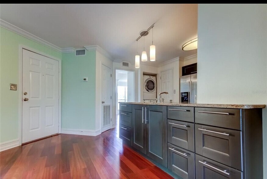 Building Photo - 115 112th Ave NE