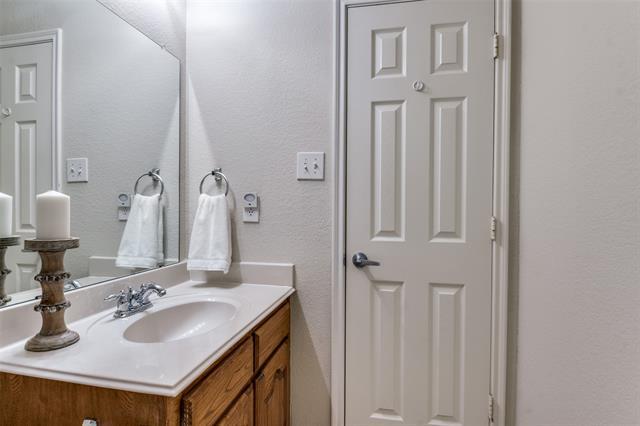 Building Photo - 2600 Spencer Cir