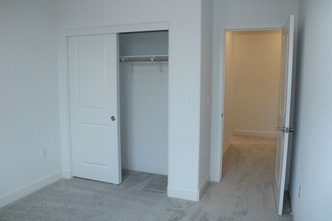 Building Photo - ***PENDING*** 4 Bedroom / 3 Bath House with Solar in San Marco Community-Close to Bart!