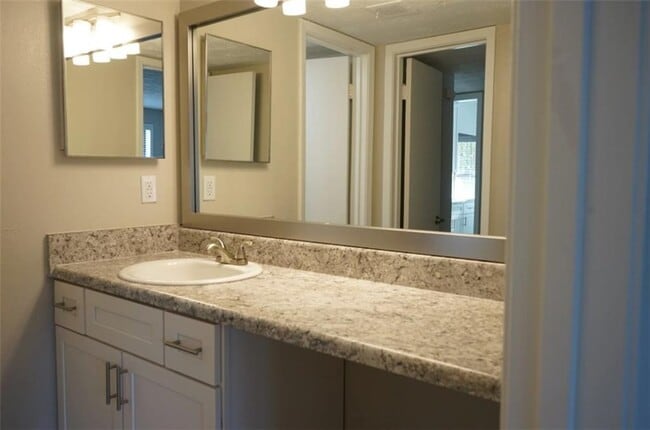 Building Photo - 2845 Holcomb Bridge Rd