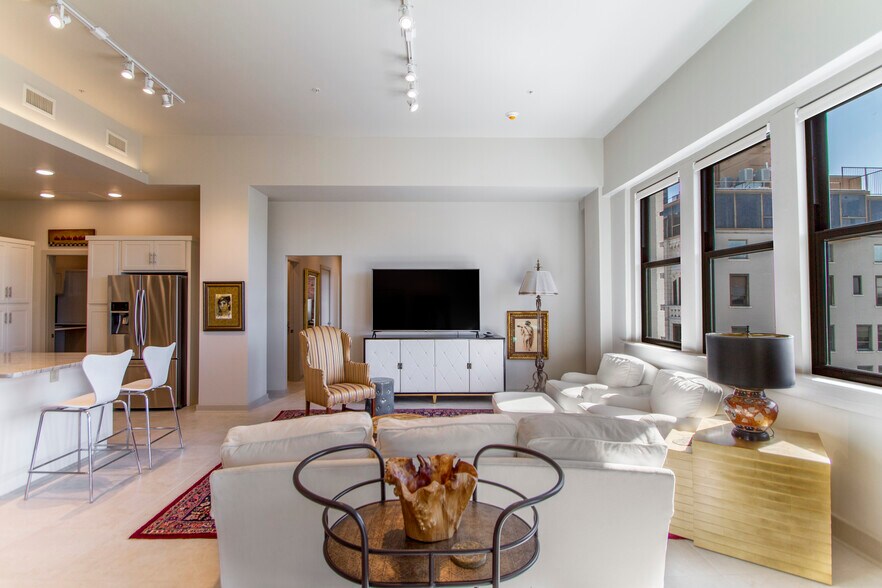 Building Photo - 221 W 2nd St