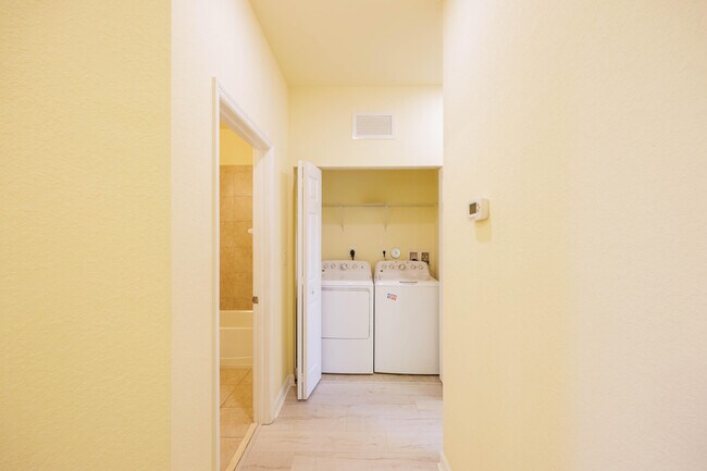 Building Photo - 5636 NW 58th Ln