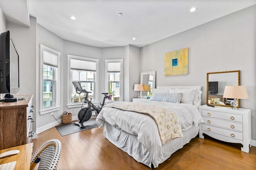 Building Photo - 241 Lexington St