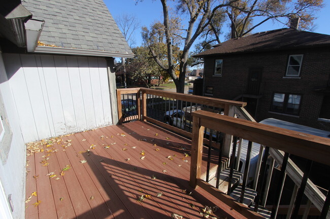 Building Photo - 19 W Crystal Lake Ave