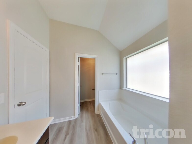 Building Photo - 207 Range Rd