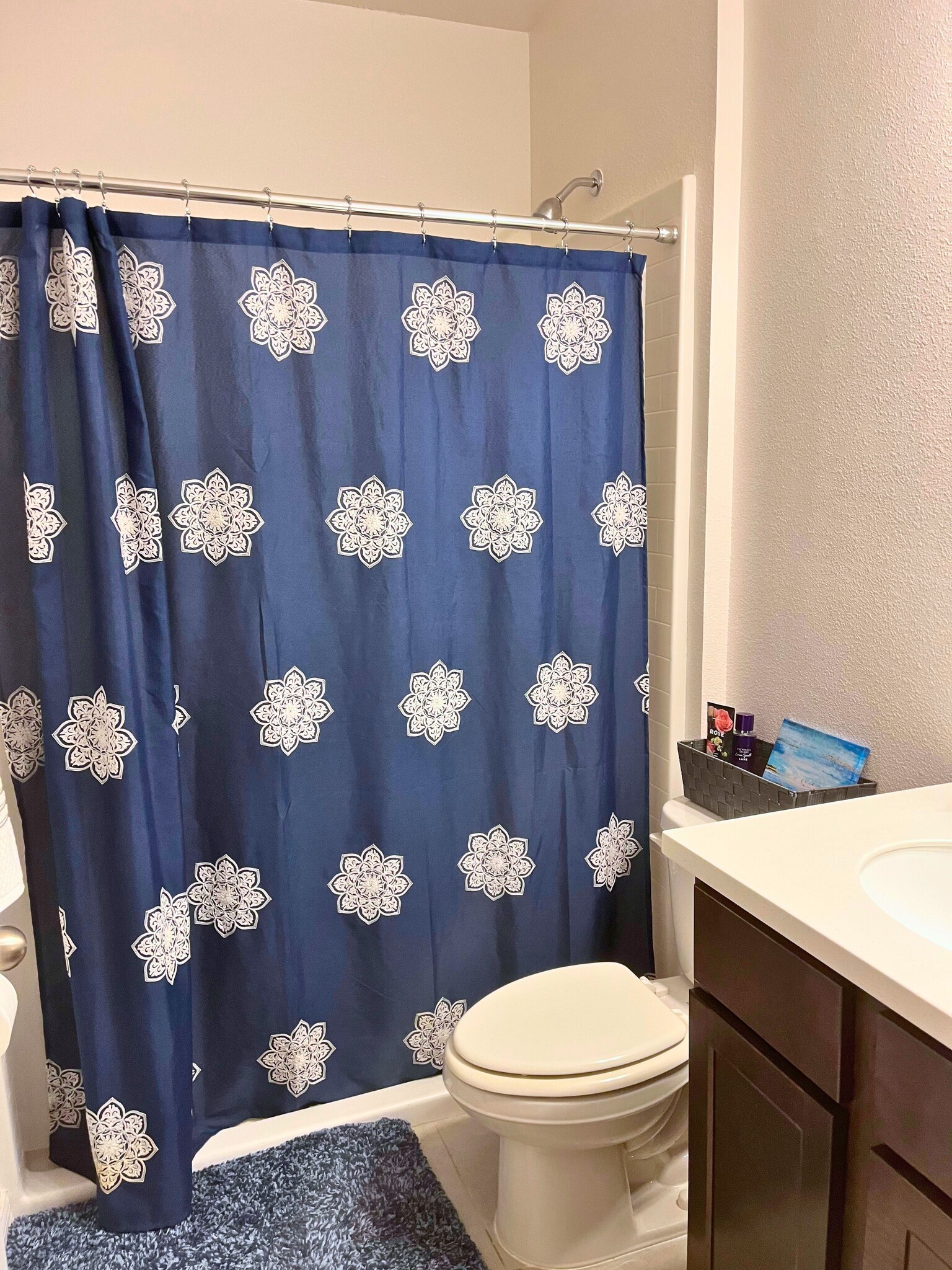 Private Bathroom - 12259 Chastain St