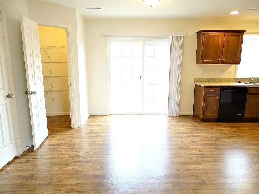 Building Photo - 149 Cedarwood Dr