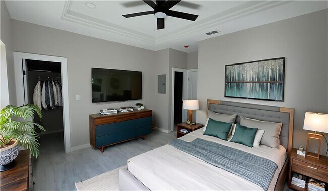 Building Photo - 16 Paola St