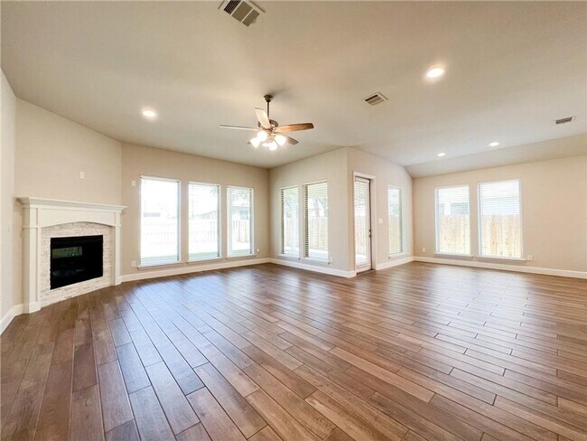 Building Photo - Stunning 4/BR 3.5/BA Home for Rent in Lean...