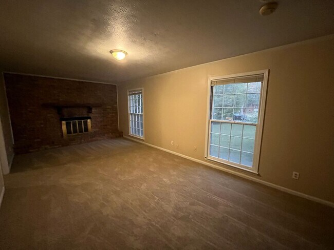 Building Photo - Charming Brick Home Located off of Moon Ro...