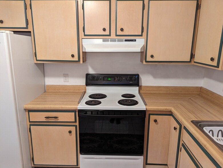 Kitchen - 712 Brandie Rd