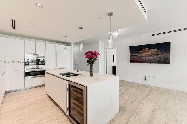 Building Photo - 2101 S Surf Rd