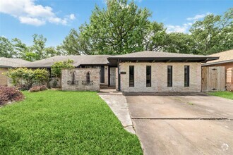 Building Photo - 5618 Briarwick Ln