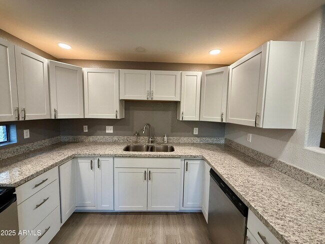 Building Photo - 9555 E Raintree Dr