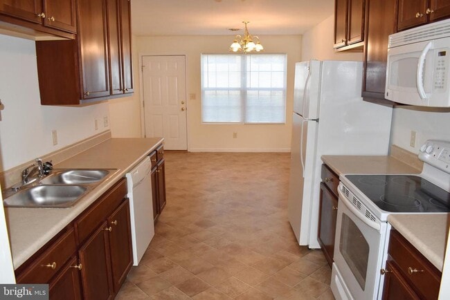 Building Photo - 2807 Roosevelt Dr