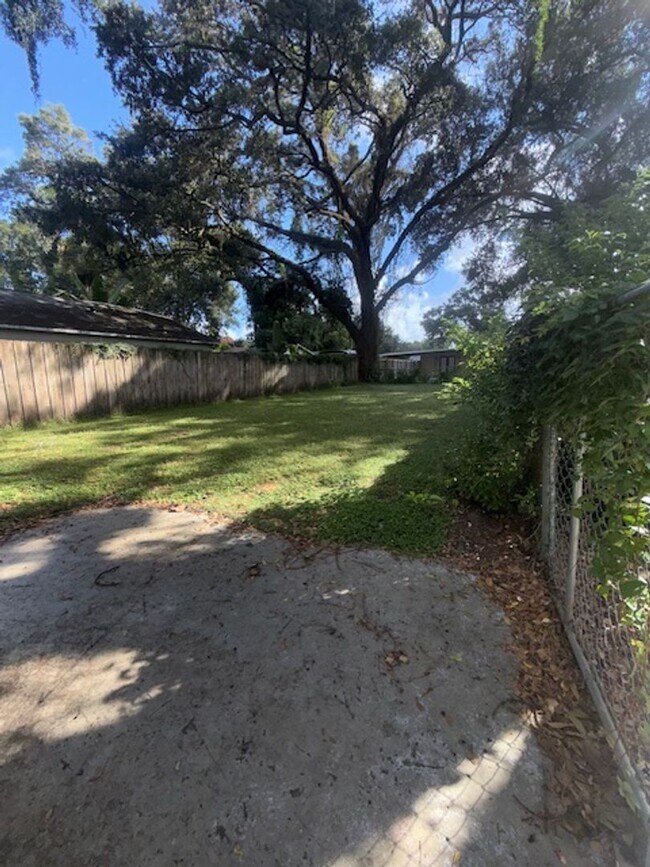 Building Photo - 1319 Francis Ave