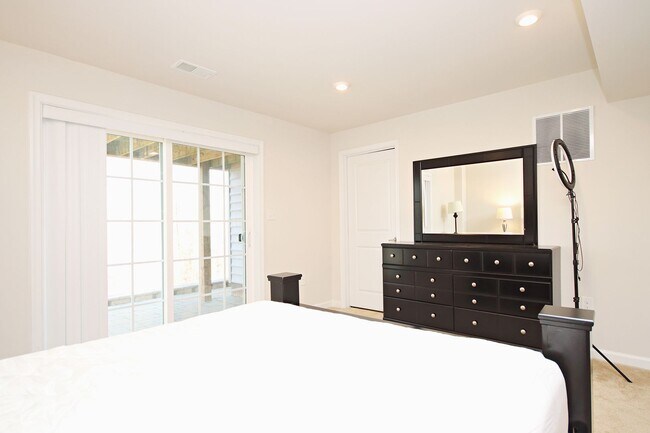 Building Photo - Spacious Pet-Friendly Home Near NGIC