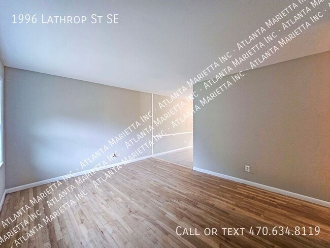 Building Photo - 1996 Lathrop St SE