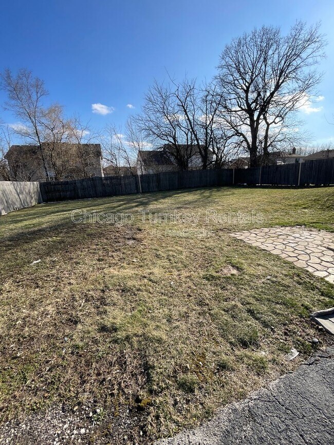 Building Photo - 5663 Allemong Dr