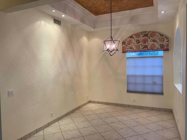 Building Photo - 11301 Edgewater Cir