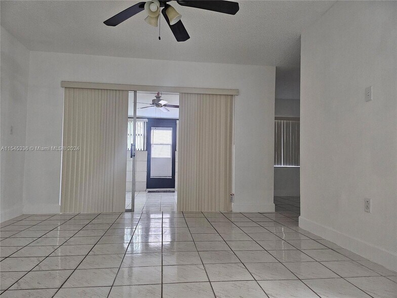 Building Photo - 10641 SW 108th Ave