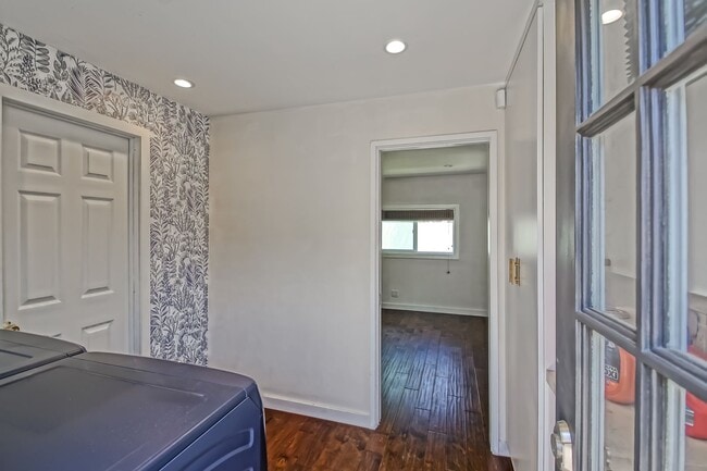 Building Photo - Remodeled, Bright & Airy 5 Room Home on Spacious Lot w/ 3BR2BA Main House, 2 Additional Detached ...