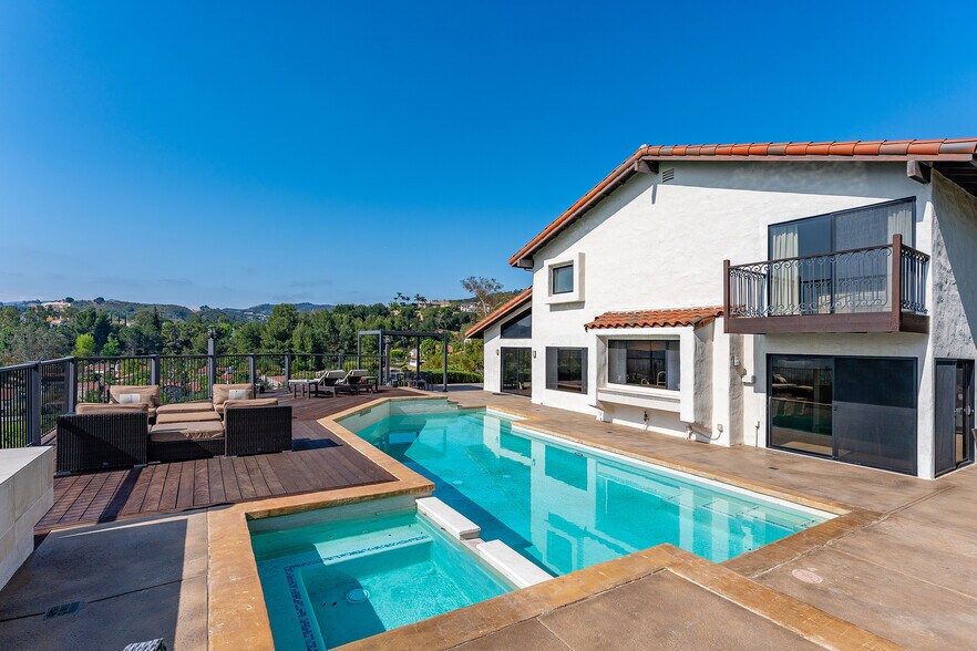 Building Photo - 4372 Park Vicente