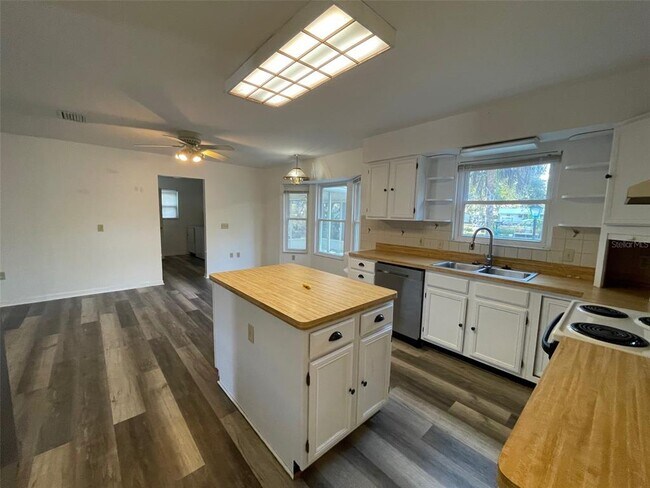 Building Photo - 20164 SE 115th Ave