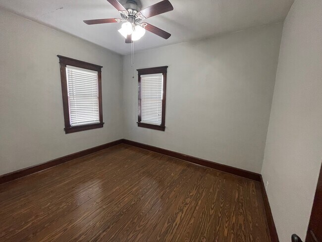 Building Photo - 133 S 26th St