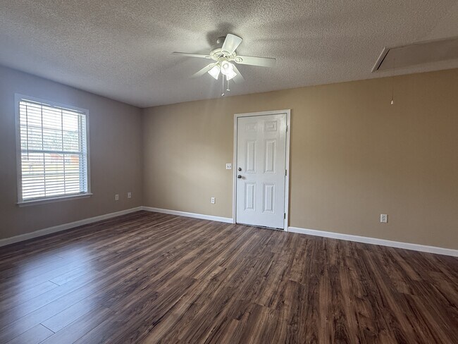 Building Photo - 313 Pat Priester Dr