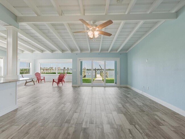 Building Photo - 828 Bay Point Dr