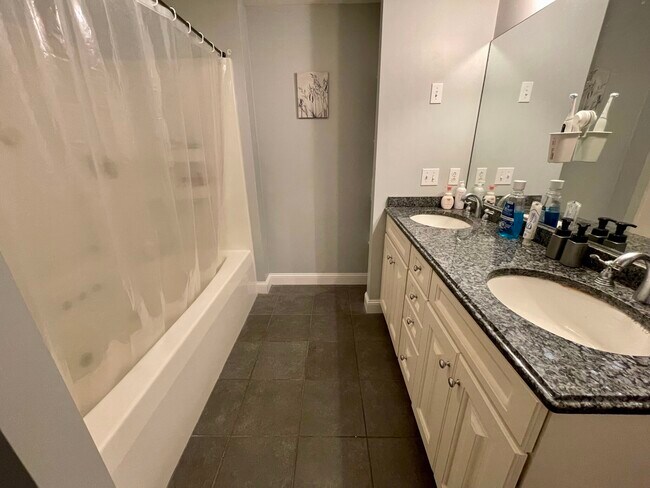 Building Photo - 506 Sea St