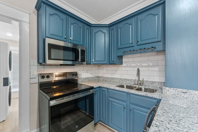 Building Photo - 703 Hamilton Ave