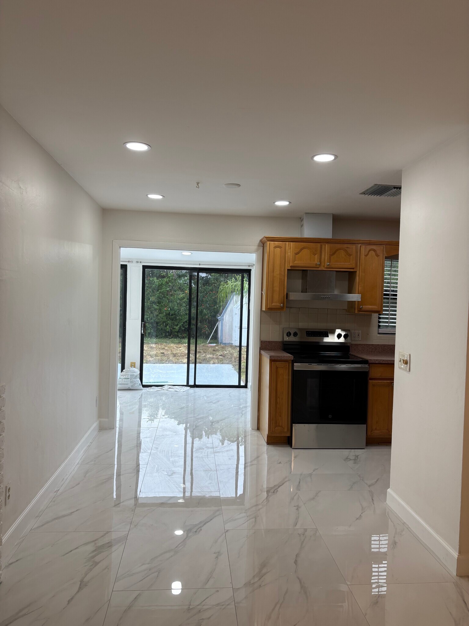 Building Photo - 355 Arlington Rd