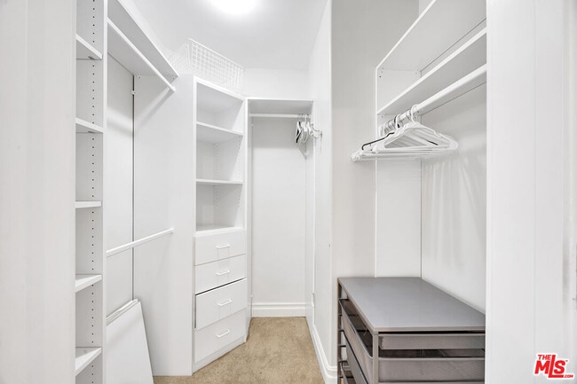 Building Photo - 871 Granville Ave