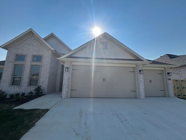 Primary Photo - Beautiful Modern Home in Pea Ridge!