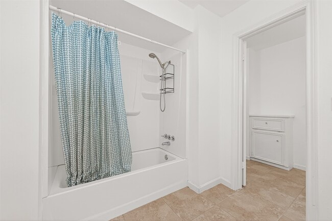 Building Photo - 3815 Fernglade Dr