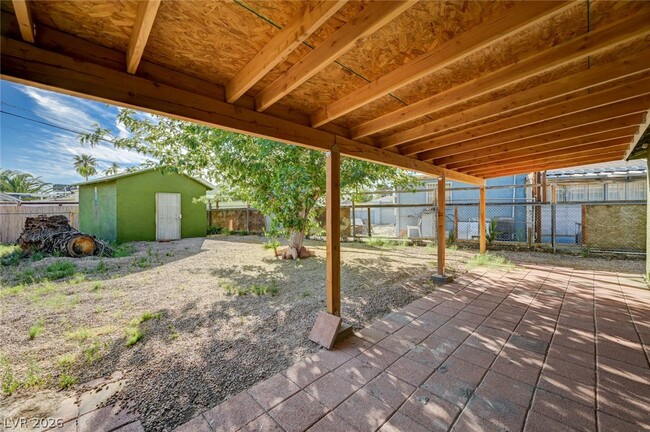 Building Photo - 1720 E Carson Ave