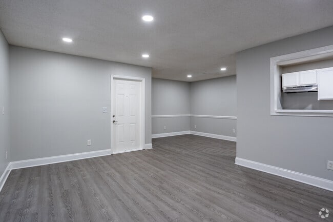 2BR, 2BA - 950SF - Living Room - Crystal at Cascade