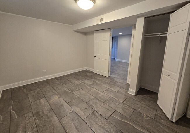 Building Photo - 4341 N Francisco Ave