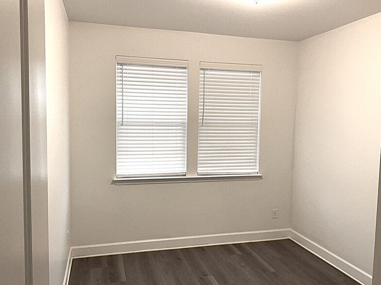 Building Photo - 5702 Lakemont Dr