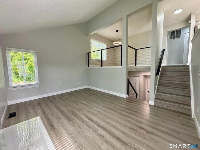 Building Photo - 629 Longfellow Dr