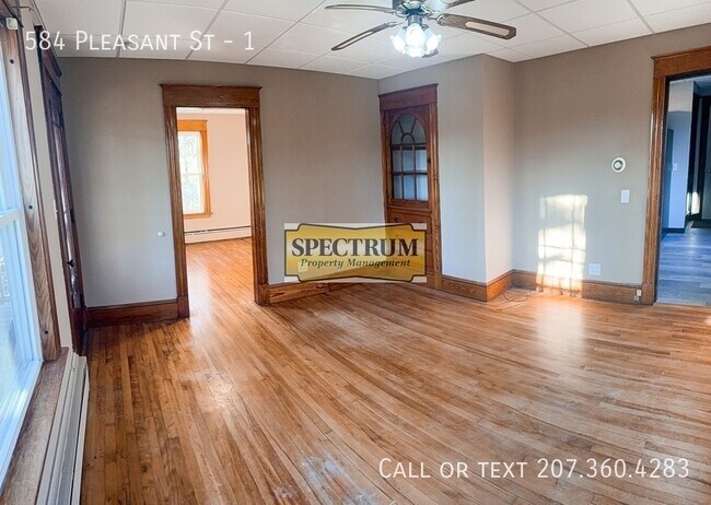 Building Photo - 584 Pleasant St