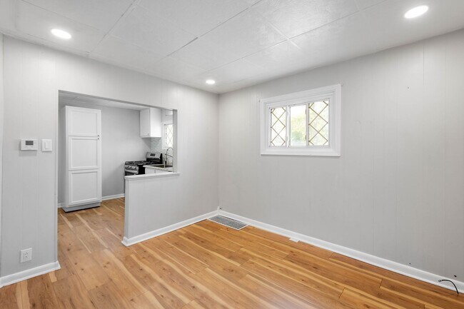 Building Photo - Beautiful 1 bedroom home with BONUS room in Natrona Heights available April 1!