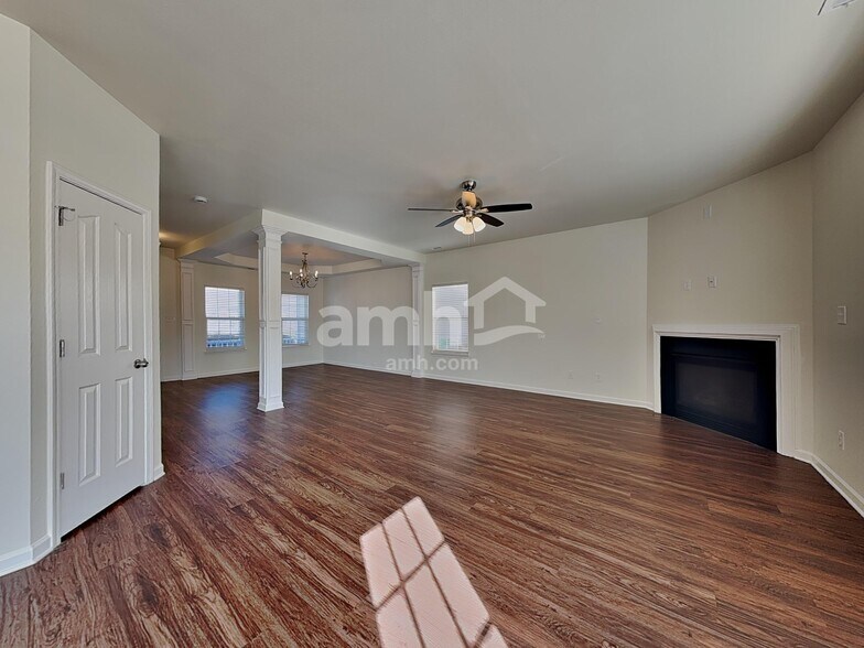 Building Photo - 2524 Ingleside Dr