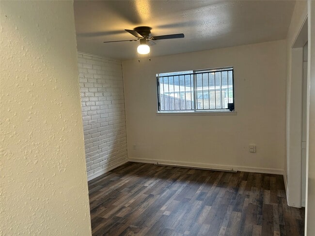 Building Photo - 6851 Chasewood Dr